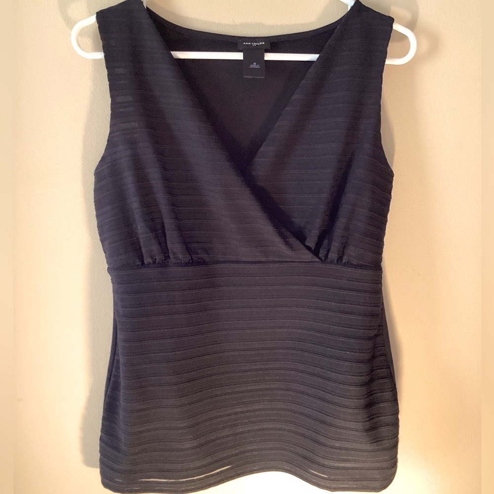 LIKE NEW ANN TAYLOR STRETCHY LINED CROSSOVER SLEEVELESS TOP GORGEOUS SIMPLICITY